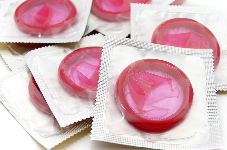 розовые презервативы